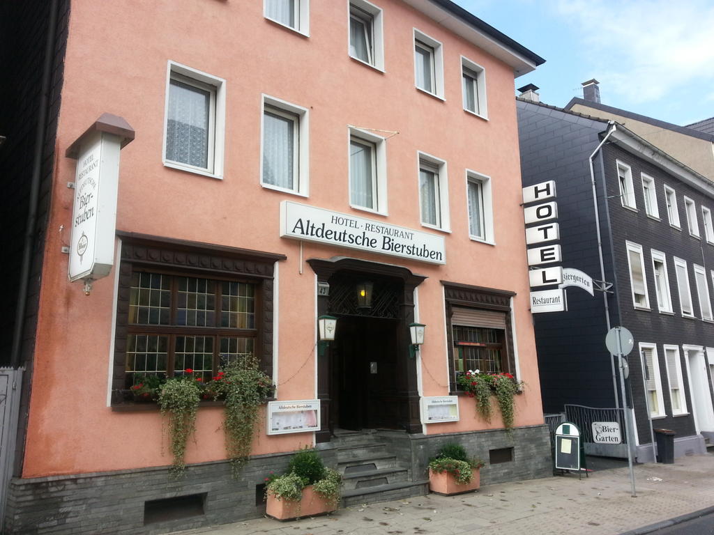 Отель Altdeutsche Bierstuben Швельм Экстерьер фото